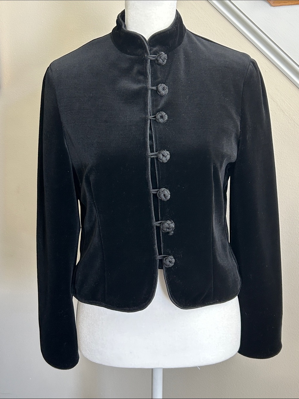 Petites by Butte Black Velvet Mandarin Collar Jacket. Vintage condition. Size 6